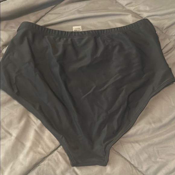 High-Waisted Black Bikini Bottoms Swimwear - Picture 3 of 3